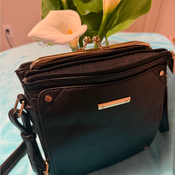 VINTAGE Women’s Black Leather Crossbody
Handbag/Purse with Kiss-Lock Top - Picture 3 of 12
